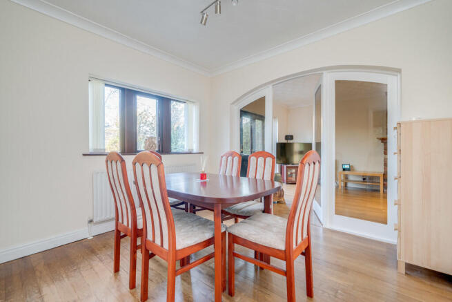 6 bed Detached for sale Image 7