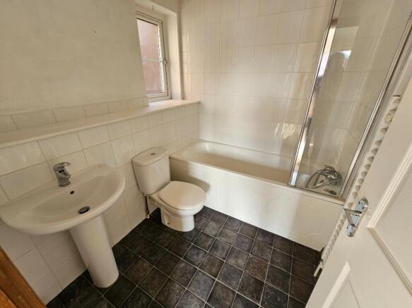 En-Suite To Bed 1