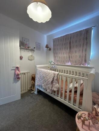 4 bed Semi-Detached to rent Image 12