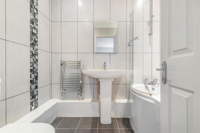 ensuite bathroom.jpg