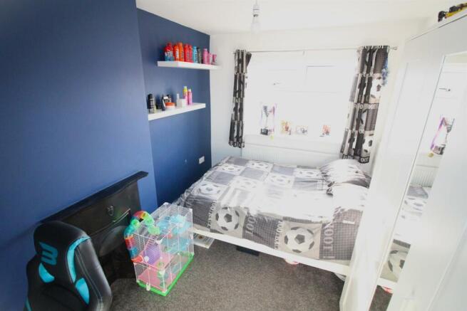 66 Bedale Ave-Bed2.JPG