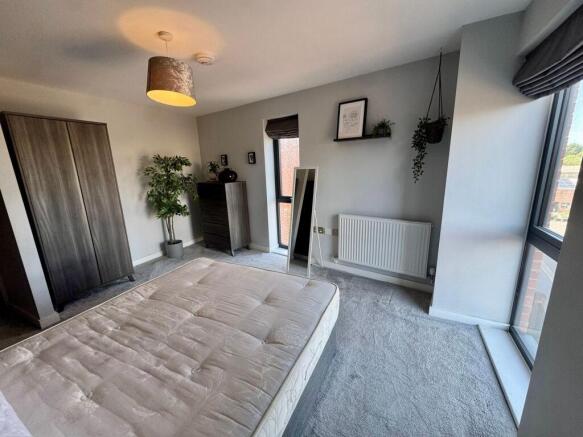 2 bed Flat to rent Image 12
