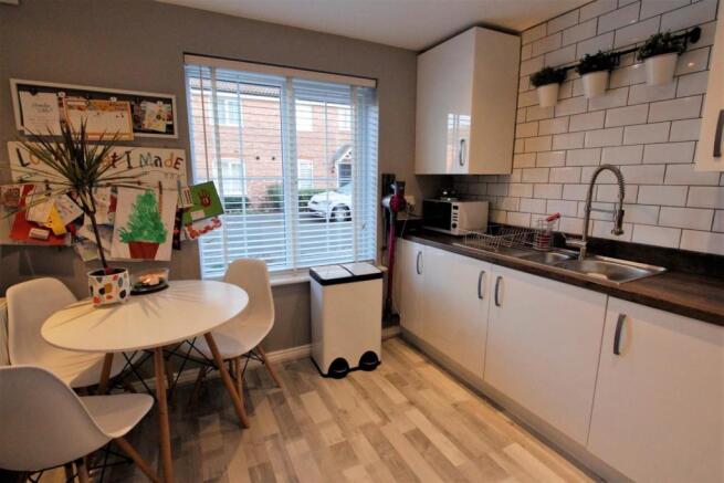 Kitchen (2).JPG