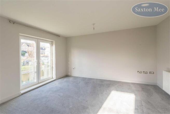SUPERB WELL PROPORTIONED LOUNGE