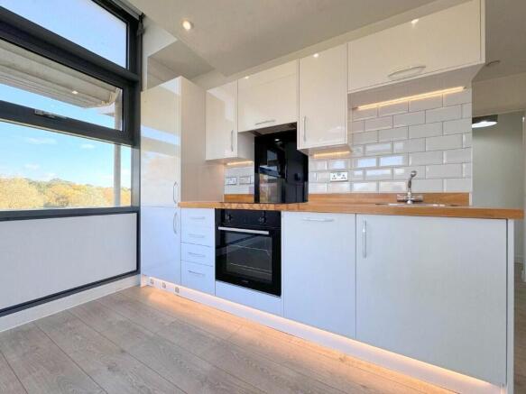 Edinburgh House, Edinburgh Gate, Harlow CM2 photo 4