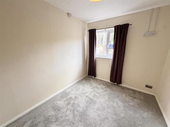4 bed Detached Bungalow for sale Image 11