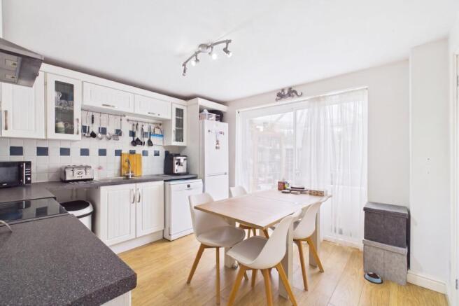 3 bed Semi-Detached for sale Image 4