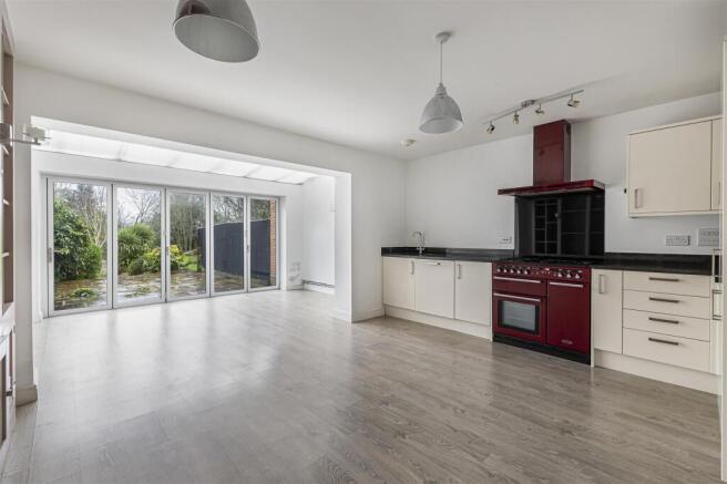 KITCHEN / DINING ROOM
