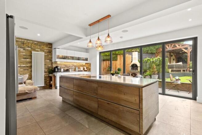 KITCHEN / DINER