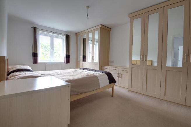 5 bed Detached for sale Image 8