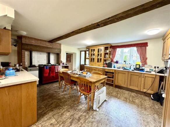 KITCHEN/BREAKFAST ROOM