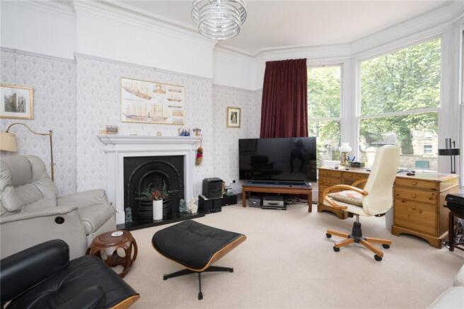 5 bed Semi-Detached for sale Image 4