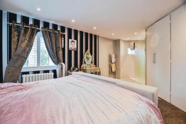 3 bed Terraced for sale Image 11