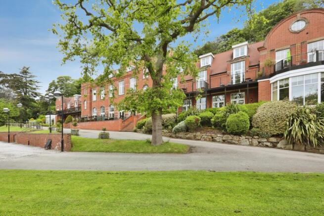 2 bed Flat for sale Image 7