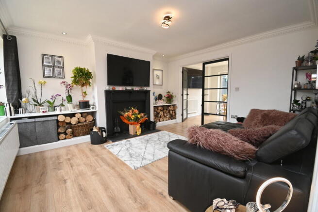 5 bed Detached for sale Image 7