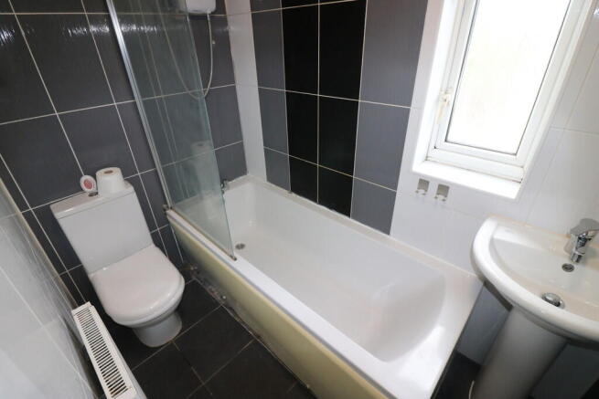 2 bed Terraced to rent Image 9