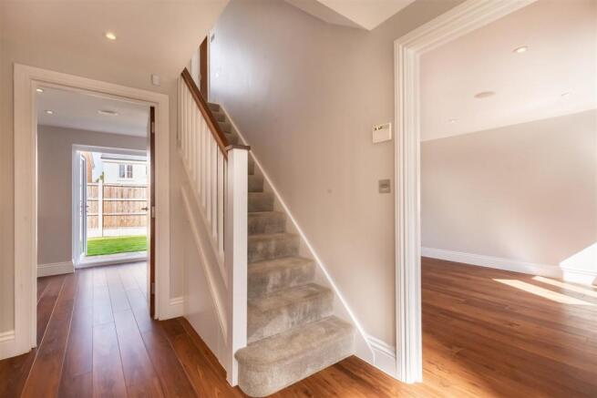 2 Abbotts Way (1).jpg