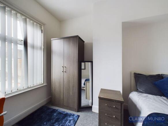3 bed Town House to rent Image 12