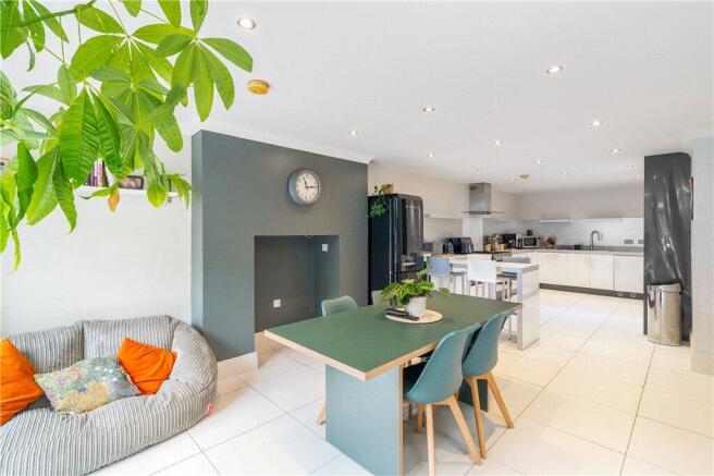 5 bed Terraced for sale Image 5