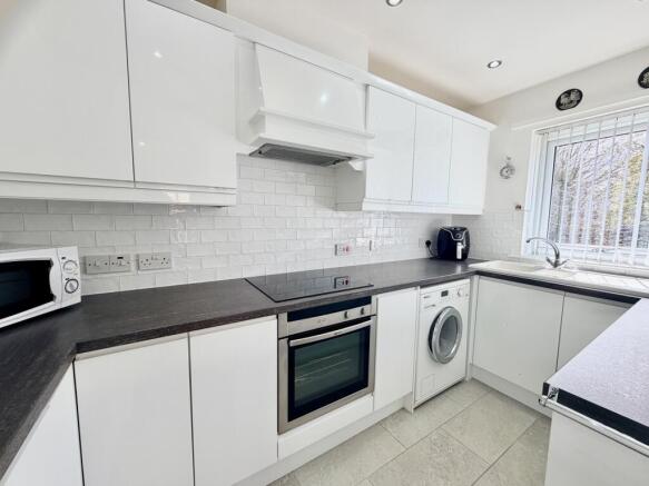 2 bed Apartment for sale Image 5