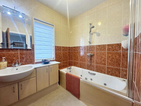 3 bed Semi-Detached for sale Image 12