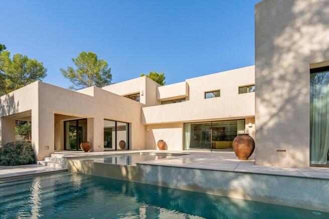 Exterior and Pool (4