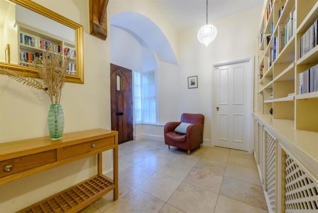 8448569-interior18.jpg