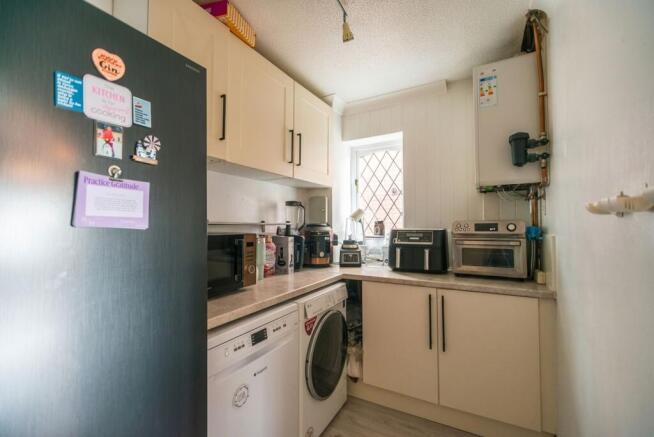 5 bed Detached for sale Image 9