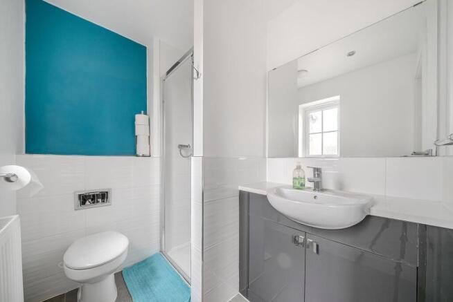 5 bed House for sale Image 11