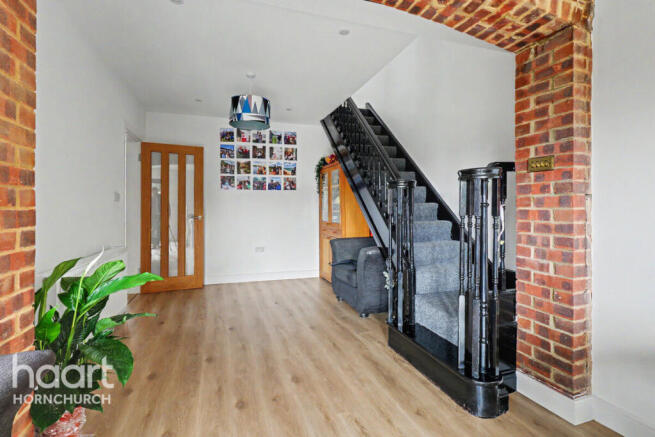 3-bed semi-detached on Kenilworth Gardens, Hornchurch, £550,000