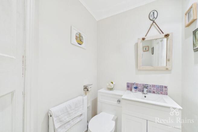 5 bed Semi-Detached for sale Image 12