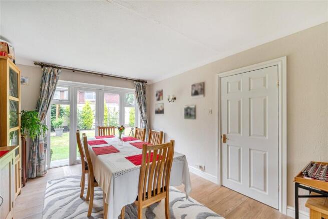 Woodlawn Grove, Horsell, Surrey, GU21 photo 4