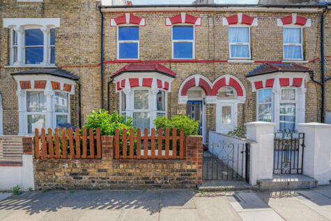 Queens Road - Bowes Park - London - N11