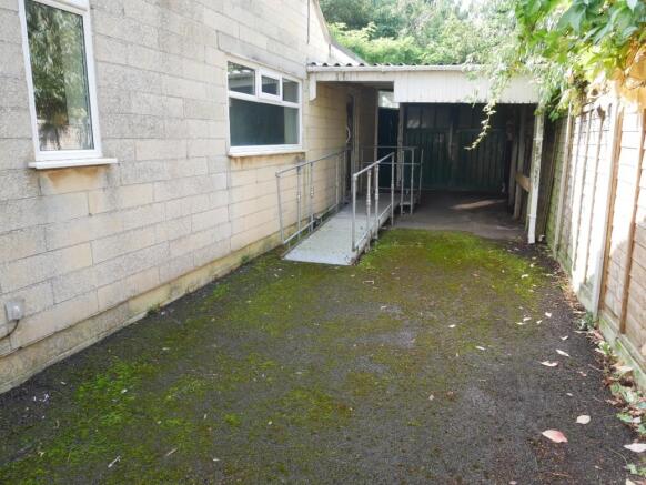 Garage & Driveway