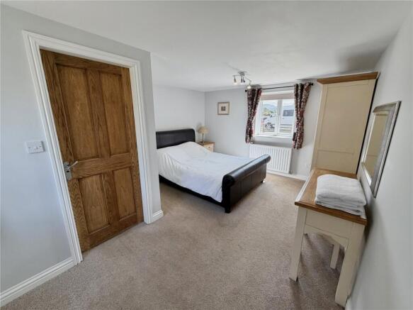5 bed Detached for sale Image 10