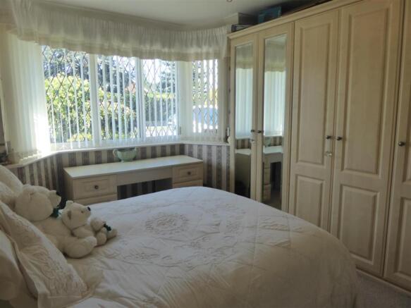 BEDROOM 1 (FRONT)