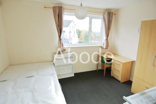 6 bed House to rent Image 9