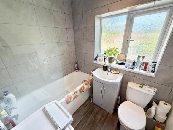 3 bed Semi-Detached for sale Image 9