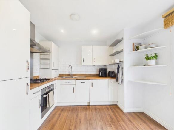 2 bed Flat for sale Image 4