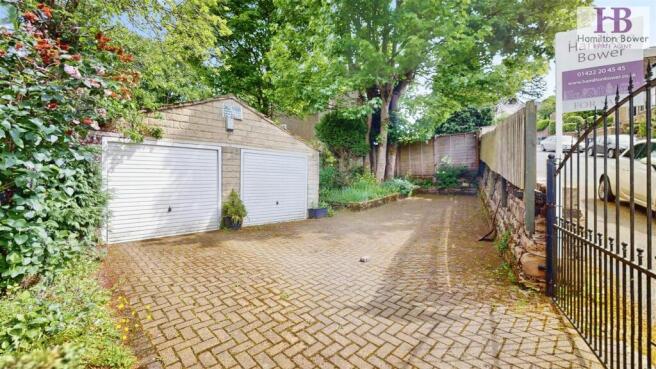 Garage/Driveway