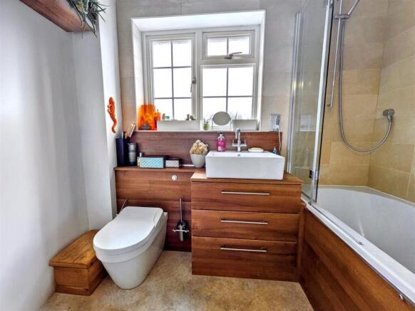 Bathroom_1.jpeg