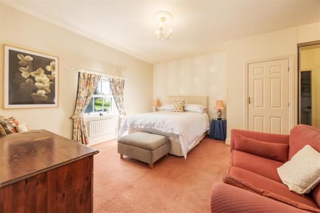 5 bed Semi-Detached for sale Image 10