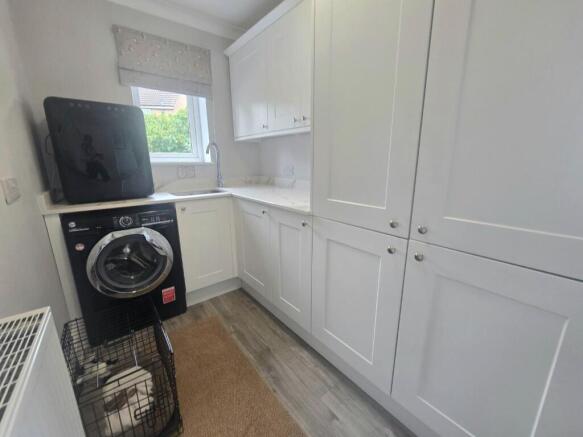 4 bed Semi-Detached for sale Image 11