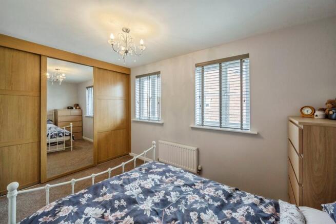 4 bed Semi-Detached for sale Image 9
