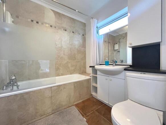 Bathroom 1.jpg