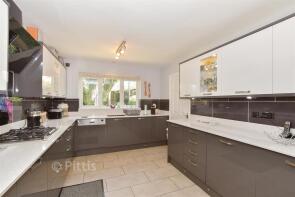 6, Stonelands Park, Ryde PO33 3BD