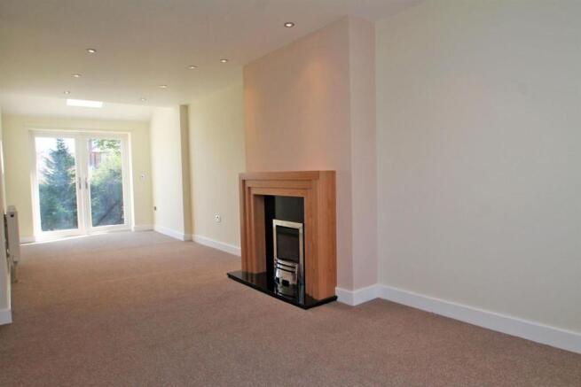 LOUNGE DINING ROOM