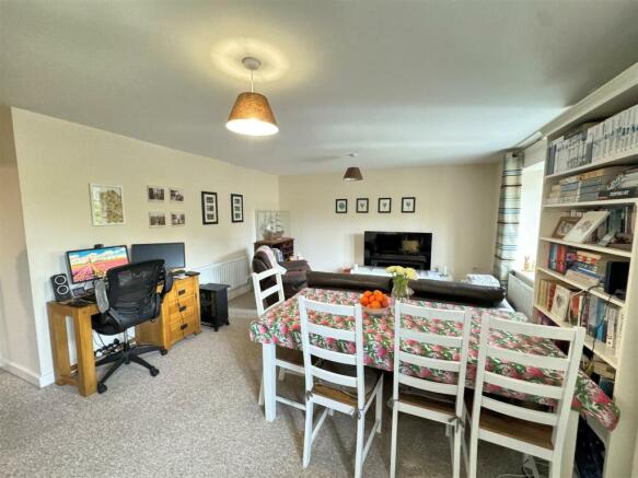 Sitting room 3.jpg