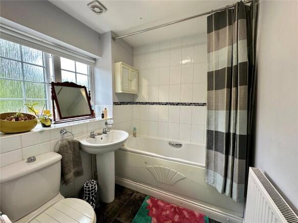FAMILY BATHROOM