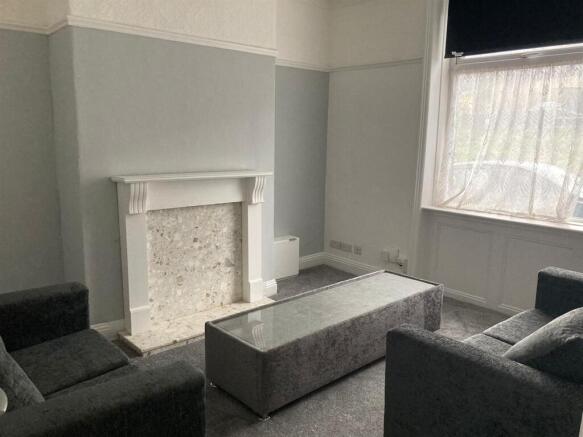 4 bed Terraced to rent Image 5